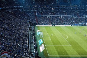 江苏体彩-眨眼之速，电光火石！球员惊天射门时速破纪录，改写足坛历史