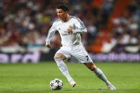 体育彩票|阿迪达斯携手曼联皇马推出春节特别系列 中国结串联绿茵东方情缘