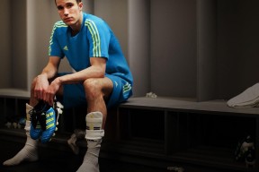 江苏体彩-邵佳一铁腕改革！国足大换血，十名国脚遭替换，三大争议焦点浮现，泰山国安收获红利