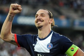 江苏体彩-于帕梅卡诺与拜仁慕尼黑达成续约协议，信心满满的未来蓝图与战术革新之旅