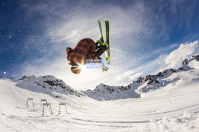 江苏体彩-博阿滕兄弟的家族裂痕，性格对立与足球生涯中的激烈竞争