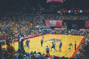 江苏体彩-非洲杯赛后温情时刻，王楚与梅斯旧友马内、库利巴利共叙绿茵情谊