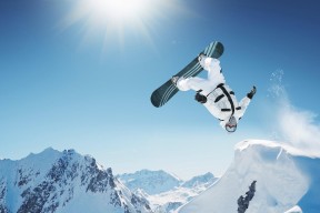 江苏体彩|陈垣宇强势逆转林德跻身十六强 WTT多哈冠军赛迎战梁靖崑焦点对决