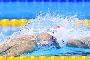 体育彩票_多特蒙德2-0取胜升至联赛次席，阿德耶米被换下后愤然离场引爆内讧，主帅科瓦奇直言其表现糟糕