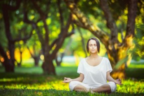 竞彩足球_阿森纳客场1球险胜埃弗顿，2分优势领跑英超！争冠悬念为何仍未终结？